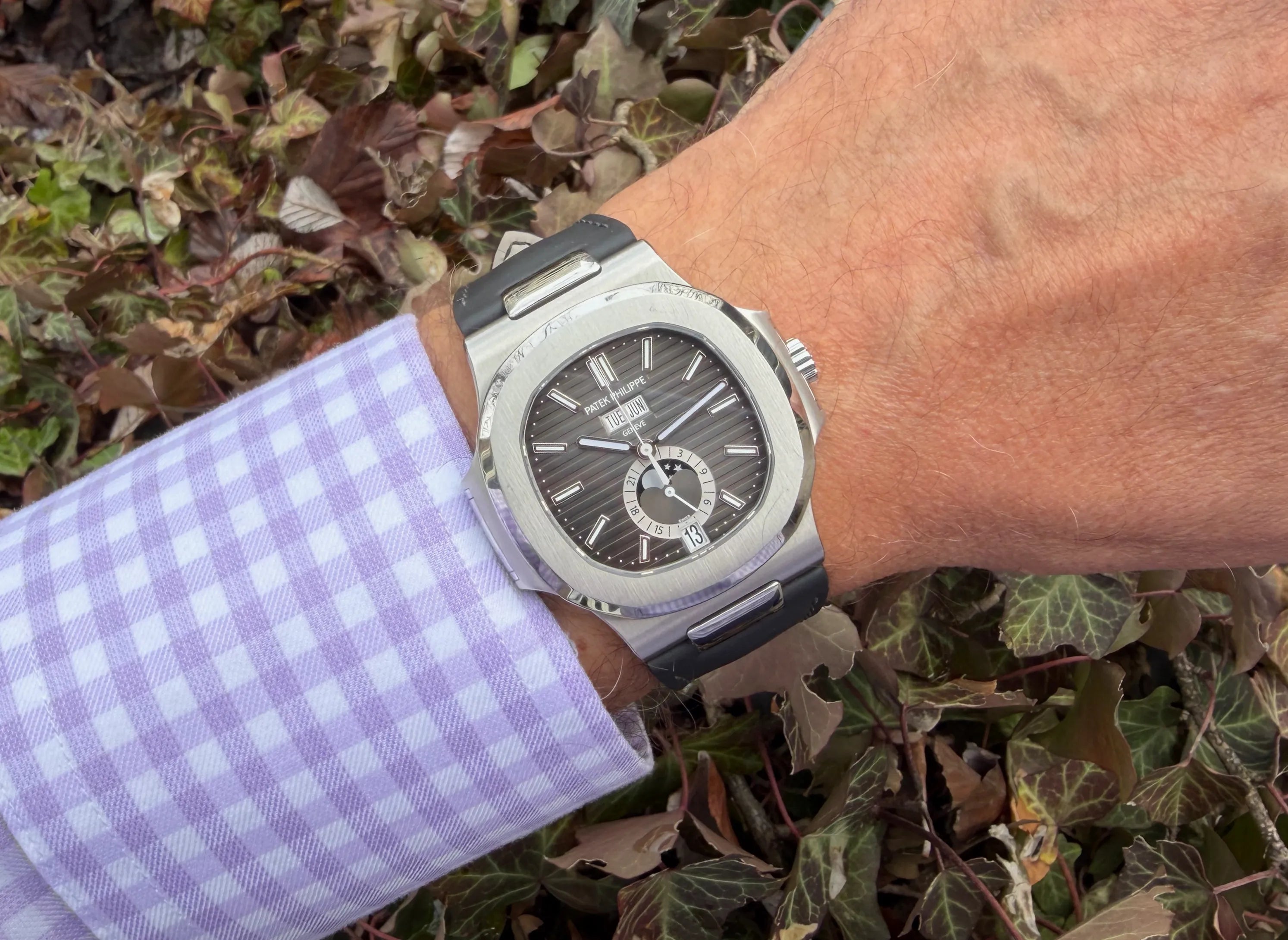 Patek Nautilus Jahreskalender 5726 A am Arm