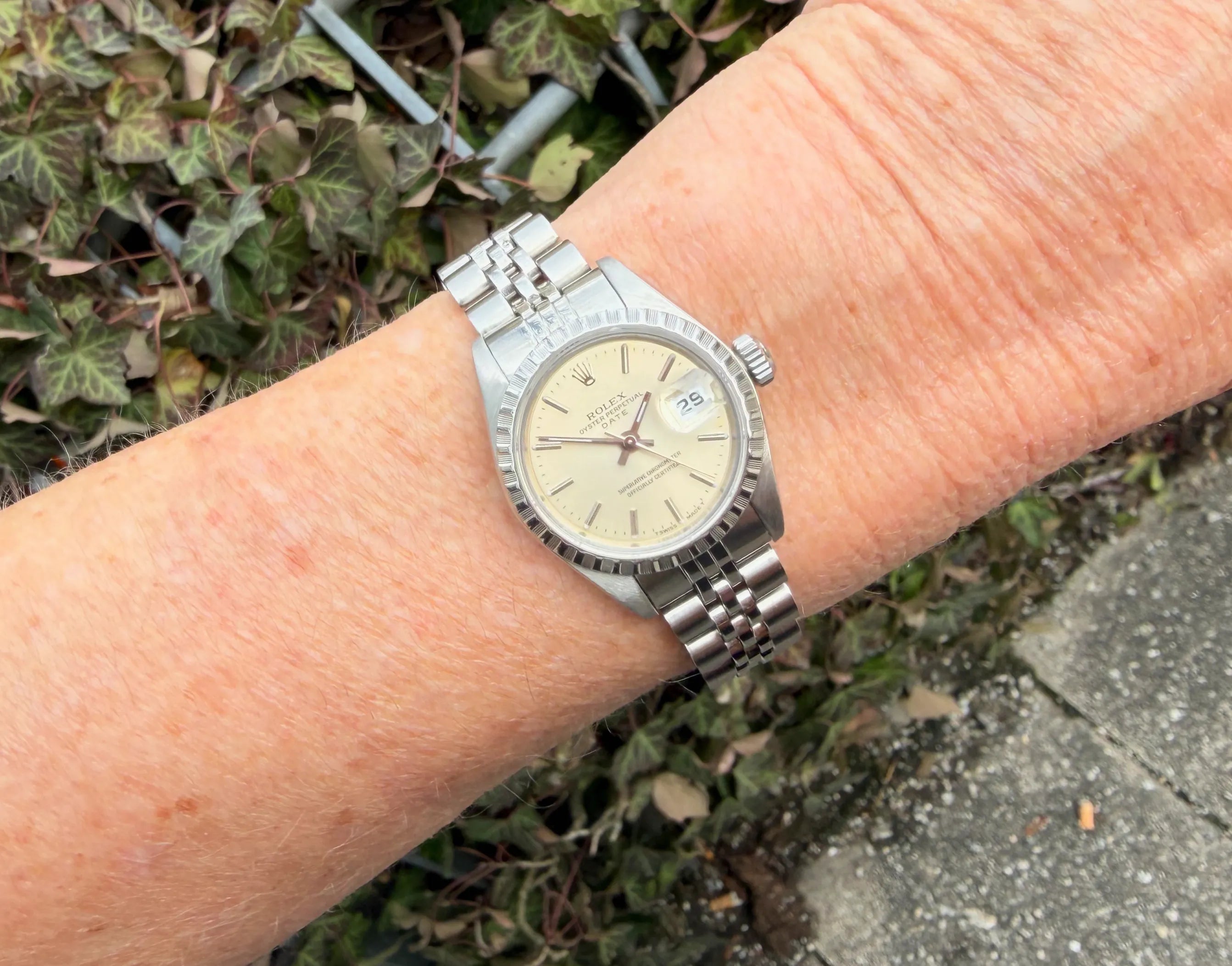 Rolex Lady Date 69240 am Arm