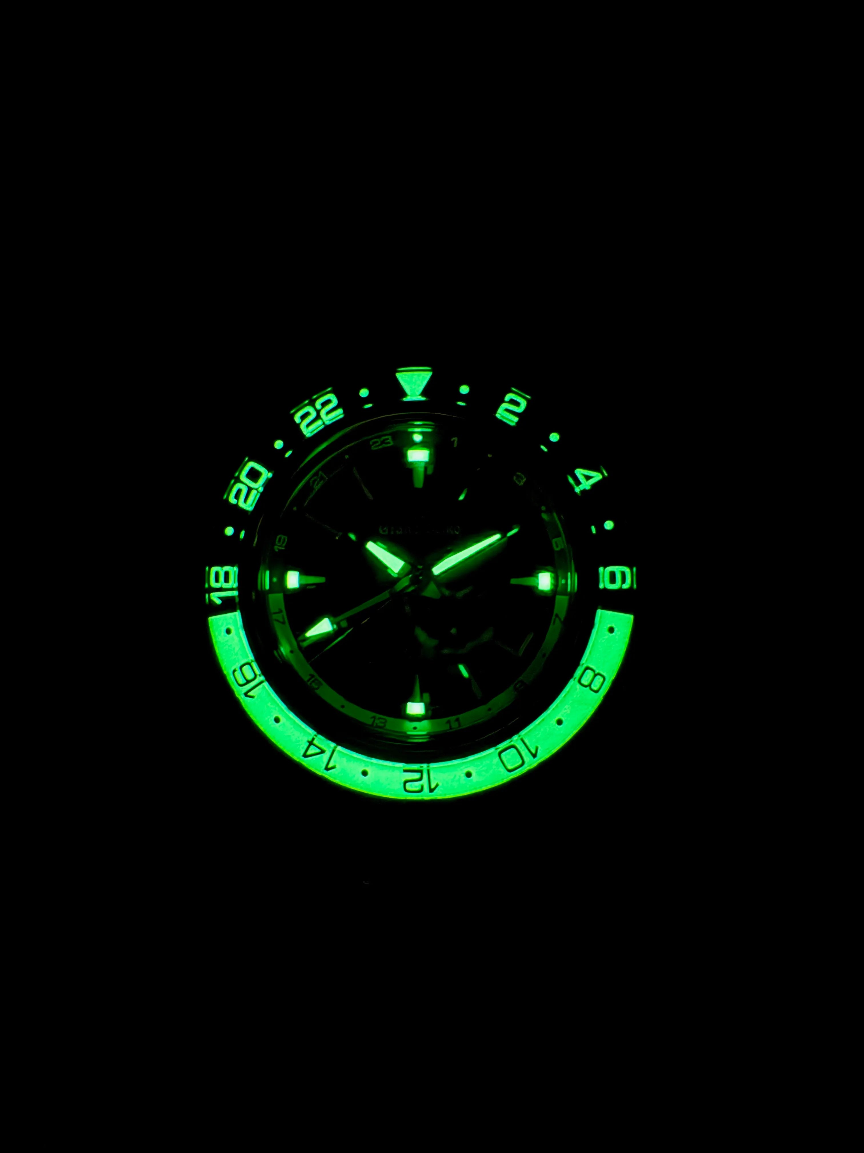 Grand Seiko Sport GMT SBGJ237luminiert