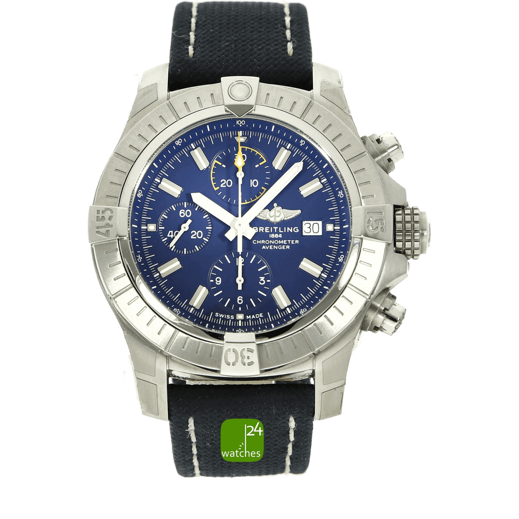 breitling-avenger-a-1337-stehend