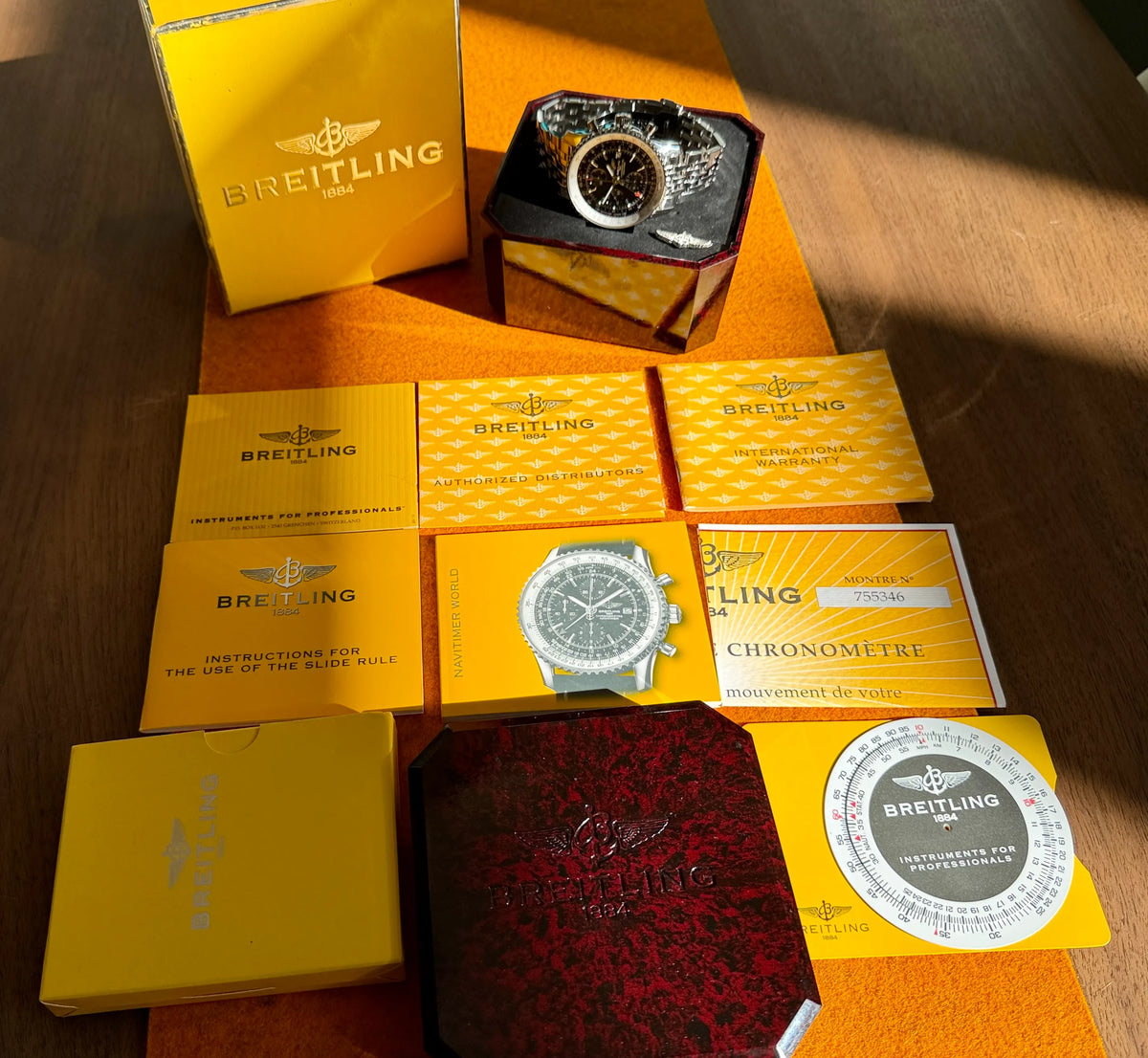 Breitling Navitimer World A24322 Pilot 
mit Papieren 
