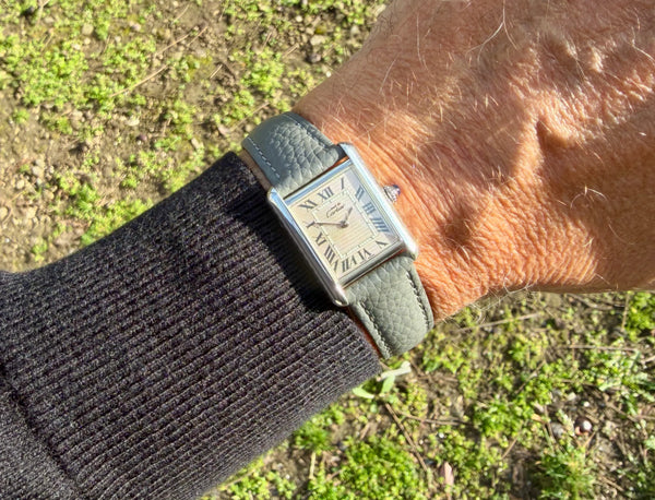 Cartier Tank 2416 SM pink am Arm 