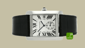 cartier-tank-guillochiertes-zifferblatt-mit-schwarzem-lederarmband-liegend-vor-braunem-hintergrund