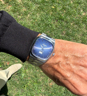 Glashuette Seventies blue big date am Arm 1 