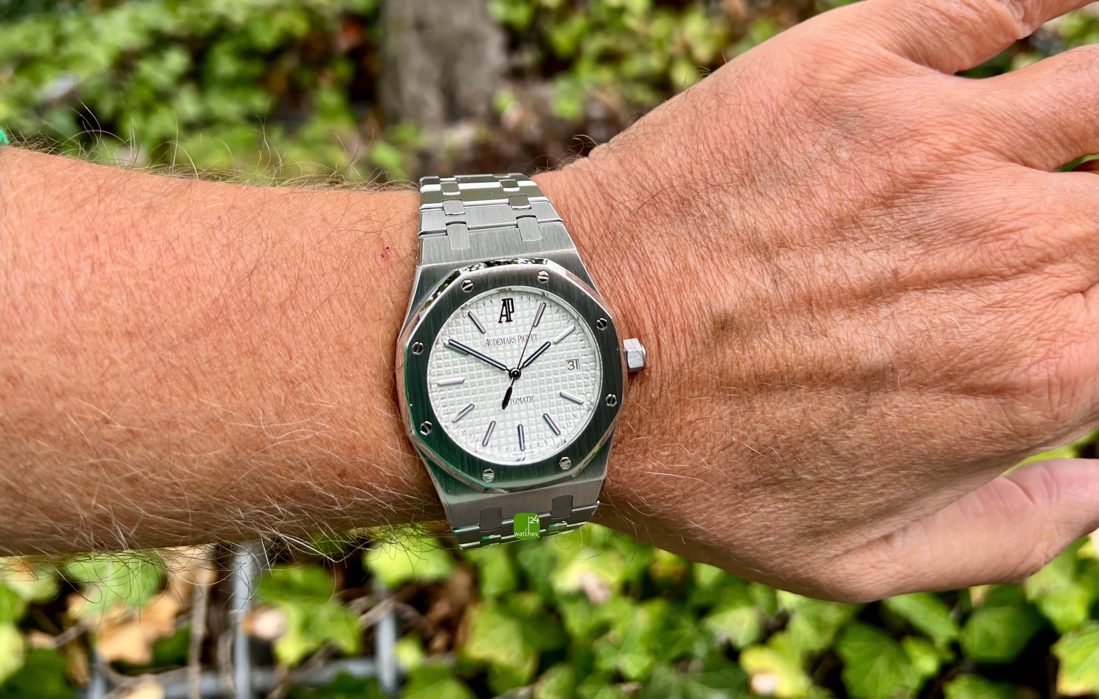 audemars-piguet-royal-oak-15300-am-arm