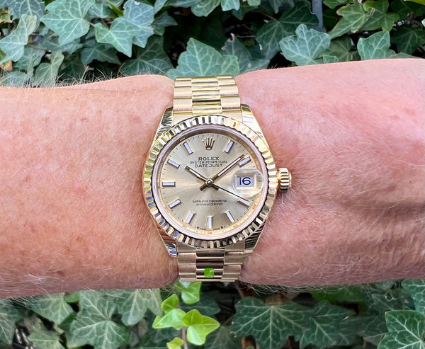 rolex lady datejust 28 mm gold am Arm