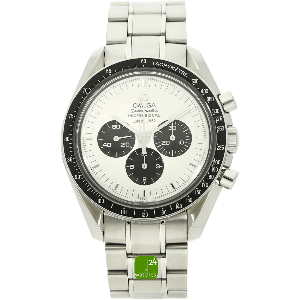 omega-apollo-11-35693100-stehend
