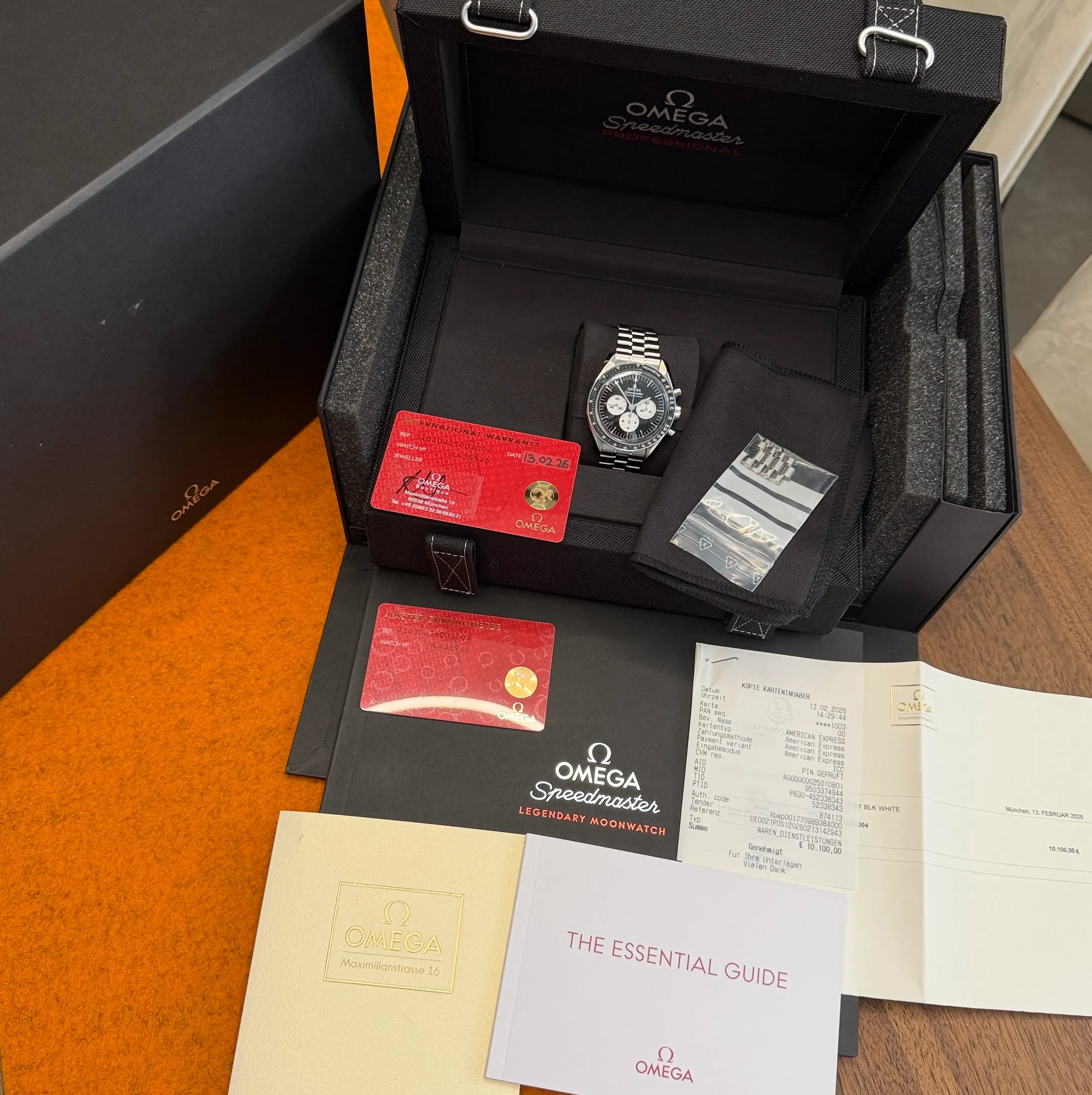 Omega Moonwatch Panda Co Axial mit Papieren