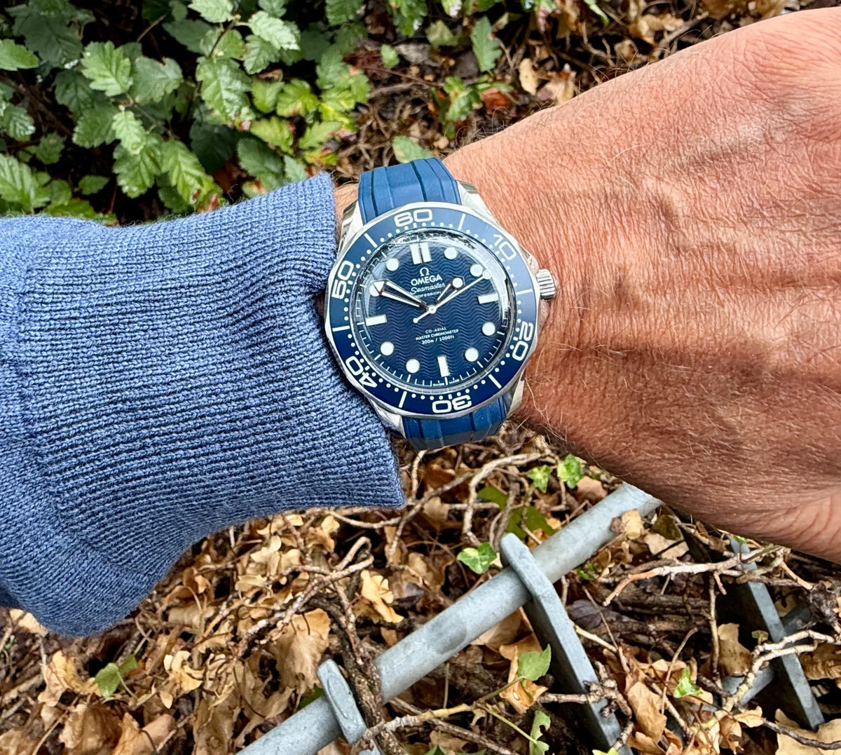 Omega Bond 60 Anni. am Arm Kautschuck