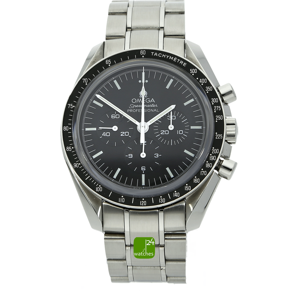 omega-speedmaster-moonwatch-stehend