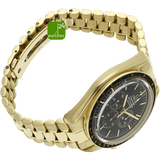 OMEGA Speedmaster Moonwatch gebraucht GOLD von oben mit Flanke 9 Uhr und Band