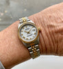 Rolex Lady Datejust in Stahl_Gold am Handgelenk einer Frau