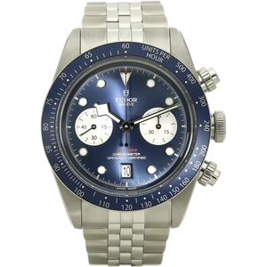 Tudor Black Bay Chrono Boutique stehend