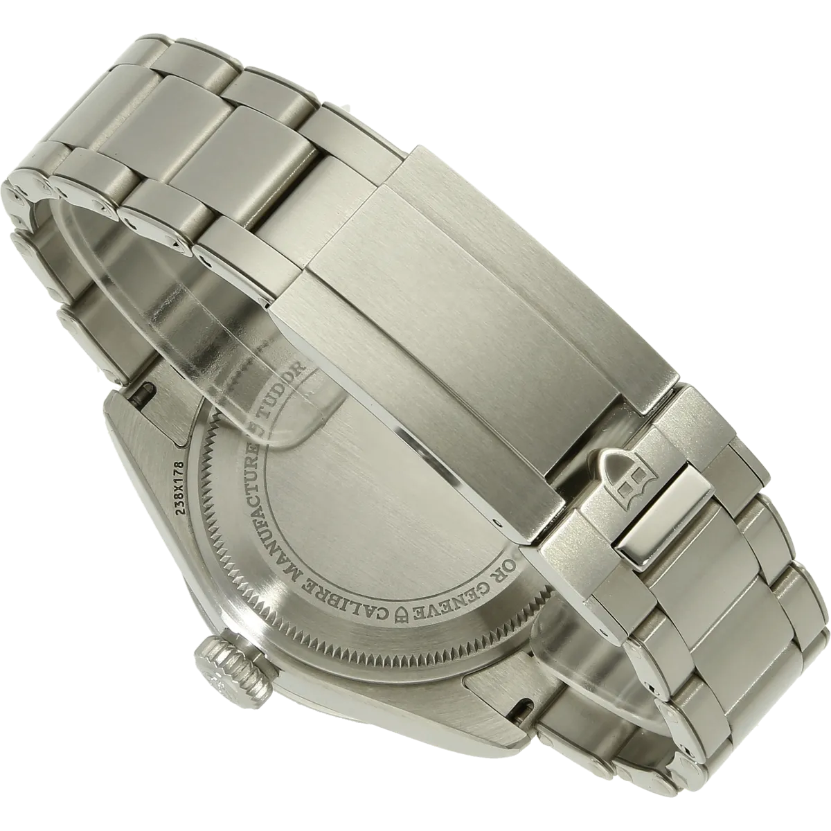 Tudor Blach Bay Pro m79470 clasp closed