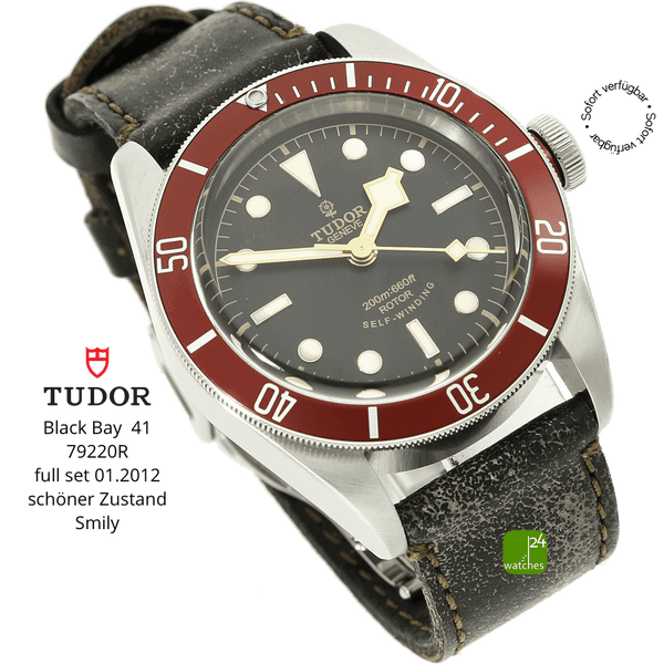 Tudor Black Bay gebraucht mit Smiley Zifferblatt halb liegend