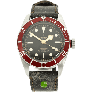 Tudor Black Bay gebraucht mit Smiley Zifferblatt stehend