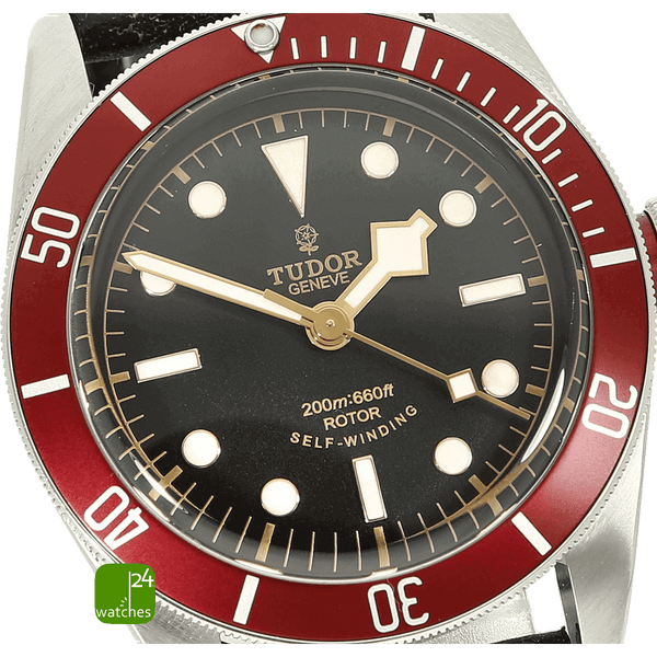 Tudor Black Bay gebraucht mit Smiley Zifferblatt Nahaufnahme