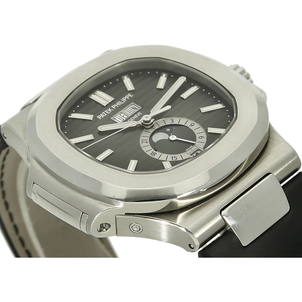 Patek Nautilus Jahreskalender 5726 A Gehaeuse sieben Uhr 