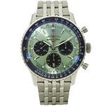 Breitling Navitimer 43 gruen stehend 