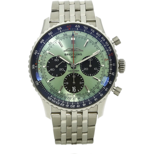 Breitling Navitimer 43 gruen stehend 