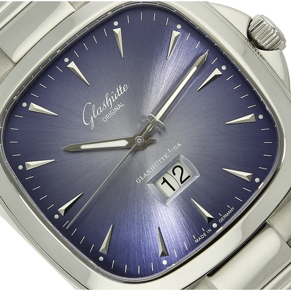 Glashuette Seventies blue big date Zifferblatt