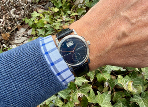 Lange Saxonia 105.027 blau am Arm 