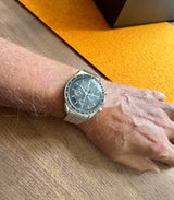Omega Moonwatch co Axial am Arm 1 