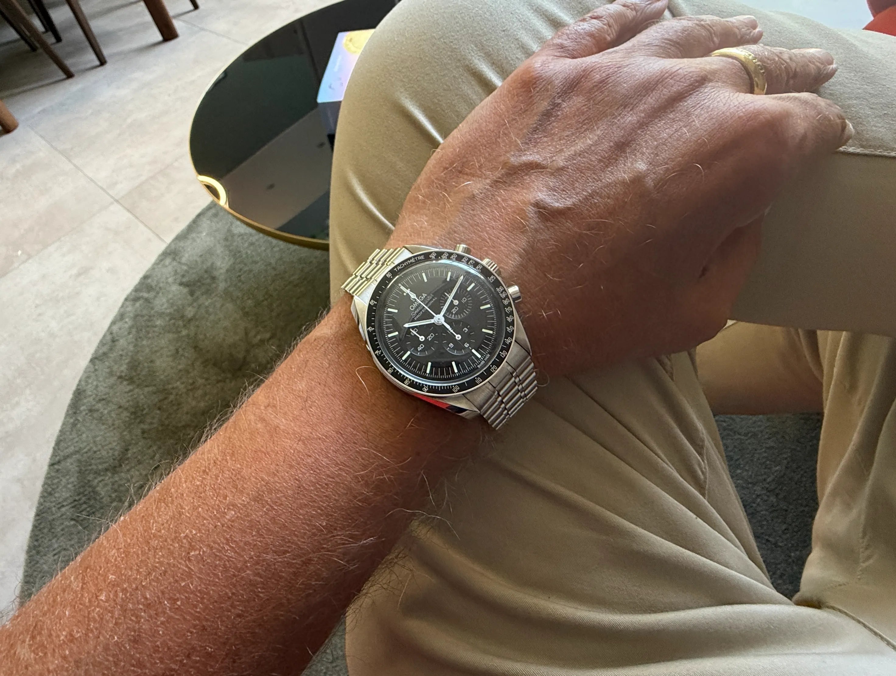 Omega Moonwatch co Axial am Arm 2 