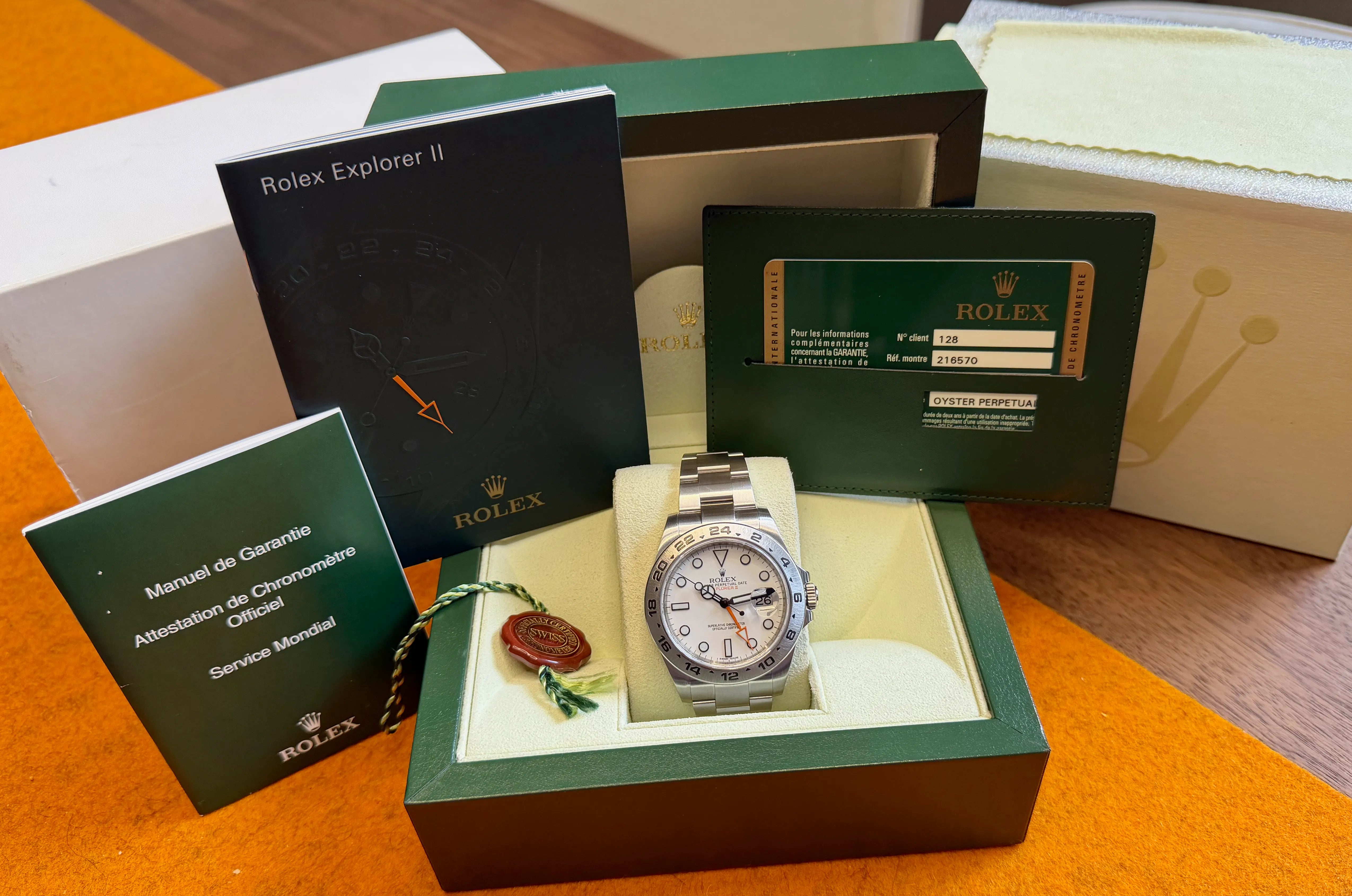 Rolex Explorer II 216570 polar mit Papieren 