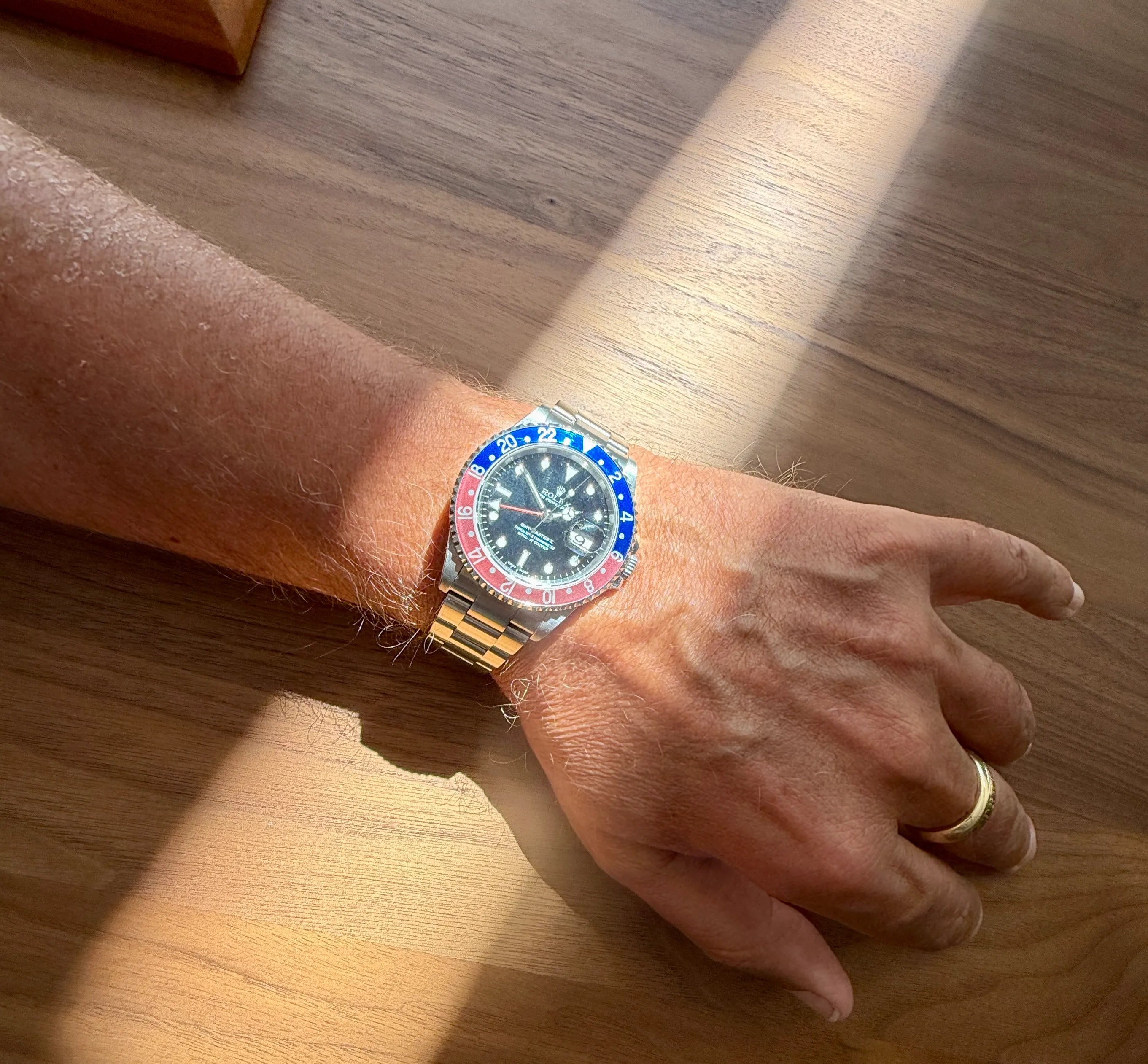 Relex GMT Pepsi Rectangular am Arm 2