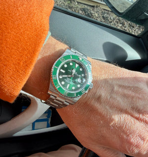Rolex Submariner 116610LV im Auto 