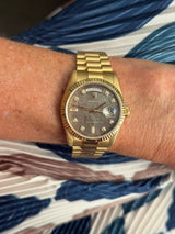 Rolex Day Date MOP Dia Zifferblatt Arm auf Kleid 