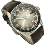 Blancpain Fifty Fathoms Bathyscape Day Date halb liegend 