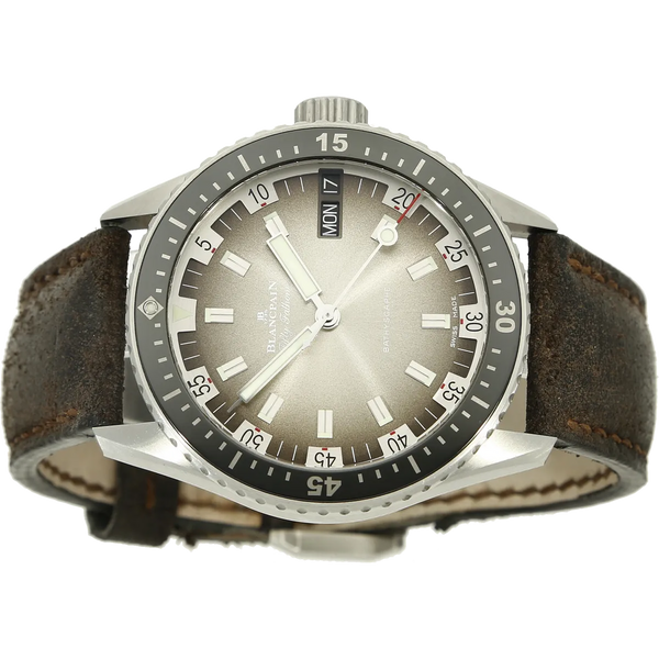 Blancpain Fifty Fathoms Bathyscape Day Date liegend 