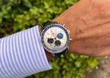 Breitling Navitimer mit silbernen Blatt am Arm