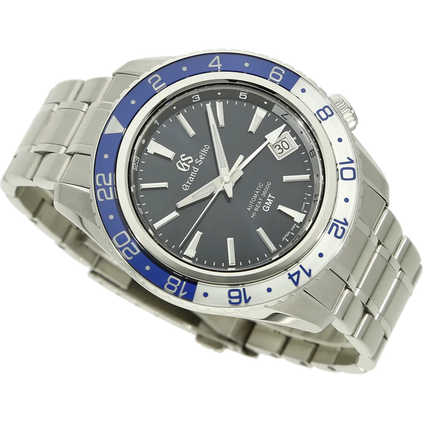 Grand Seiko Sport GMT SBGJ237 halb liegend