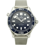 Omega Seamaster Bond  60 Jahre stehend 