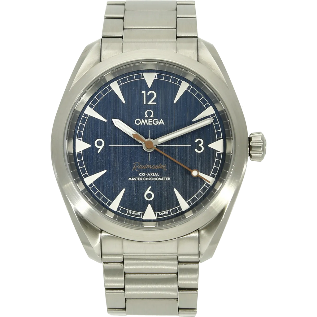 Omega Railmaster 40 Jeans stehend  