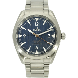 Omega Railmaster 40 Jeans stehend  