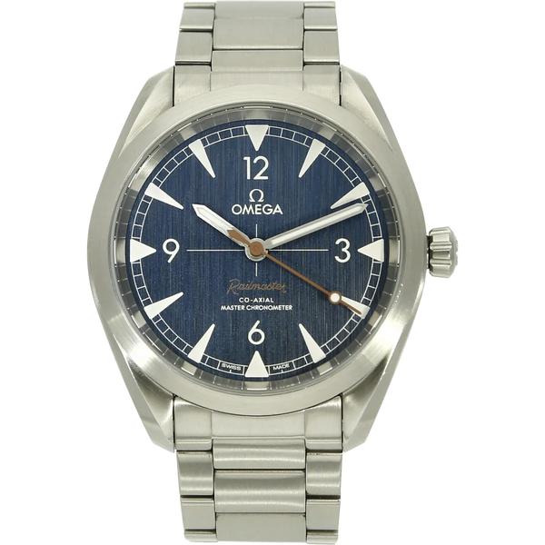 Omega Railmaster 40 Jeans stehend  