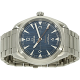 Omega Railmaster 40 Jeans liegend 