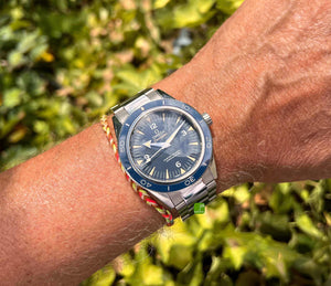 Omega Seamster 300 Titan blau am Arm 