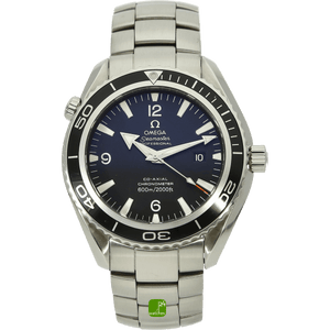 Omega Seamaster Planet Ocean stehend