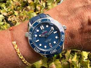 Omega Seamaster Prof 300 blue am Arm 