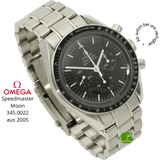 gebrauchte Omega Speedmaster Moonwatch halb liegend