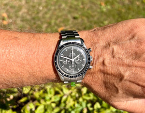 gebrauchte Omega Speedmaster Moon watch am Arm