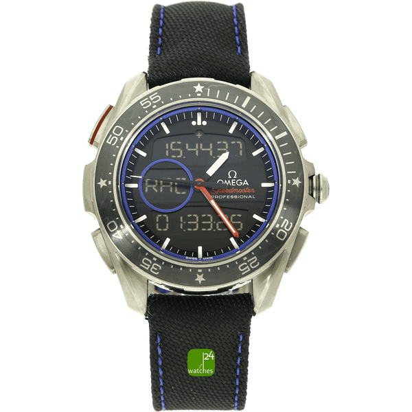 Omega Regatta x 33 Emirates stehend