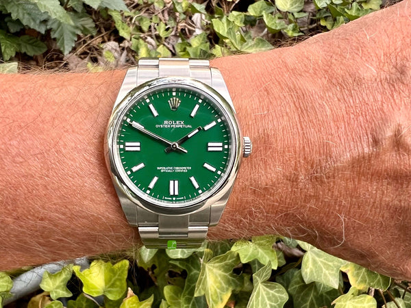 gebrauchte Rolex Oyster Perpetual 41mm mit grüner Zifferblattfarbe am Handgelenk