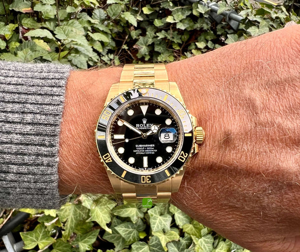 gebrauchte Rolex Submariner Gold am Arm