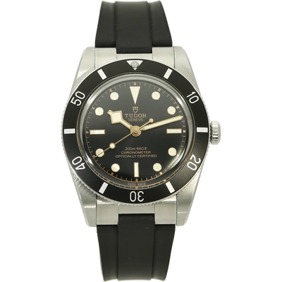 Tudor Black Bay 54 stehend 